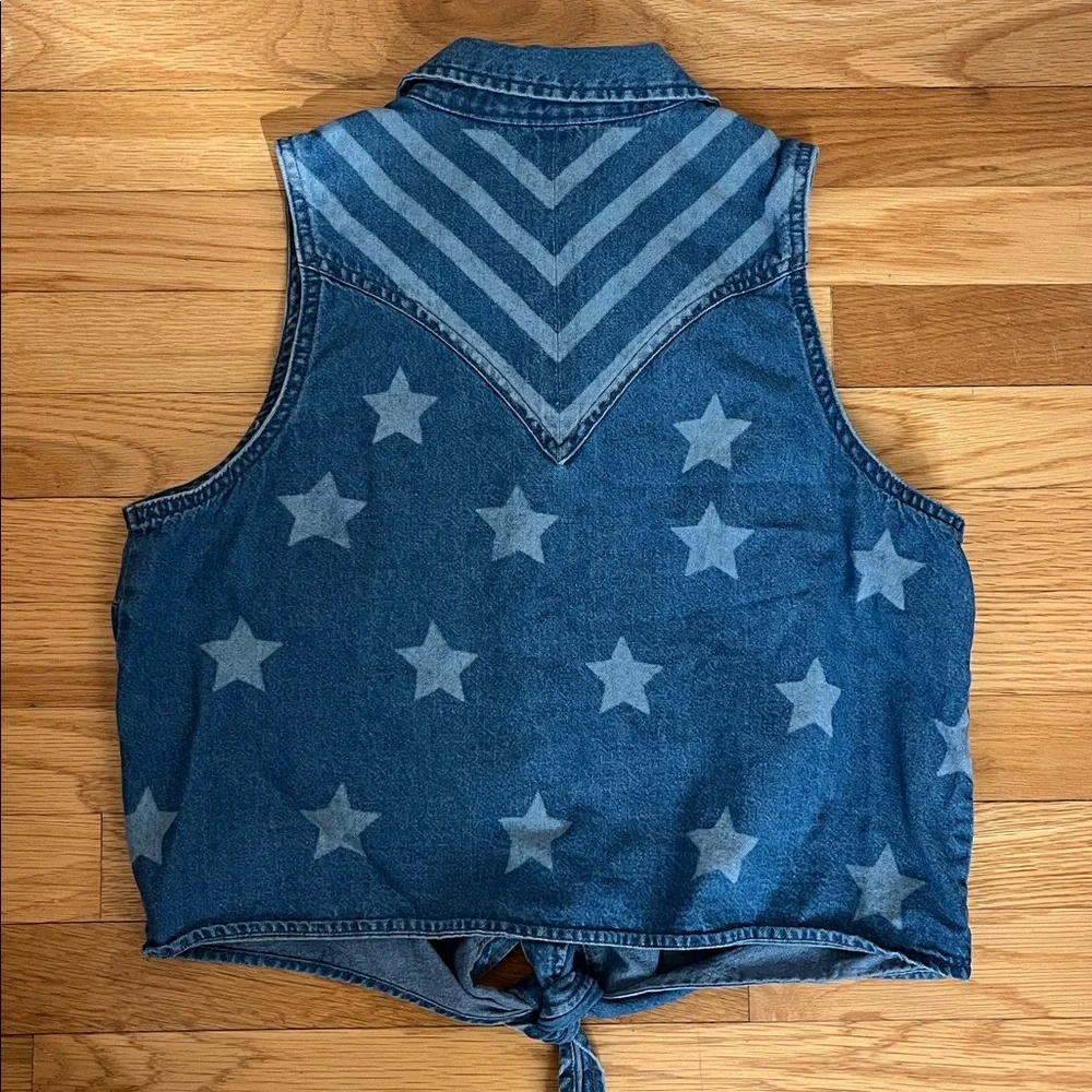Wrangler women’s sleeveless snap front tie, denim, stars, and stripes shirt M - Picture 4 of 6